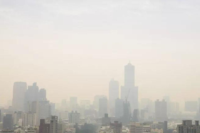 秋高氣燥，警惕“三手煙”！空氣凈化除濕機(jī)